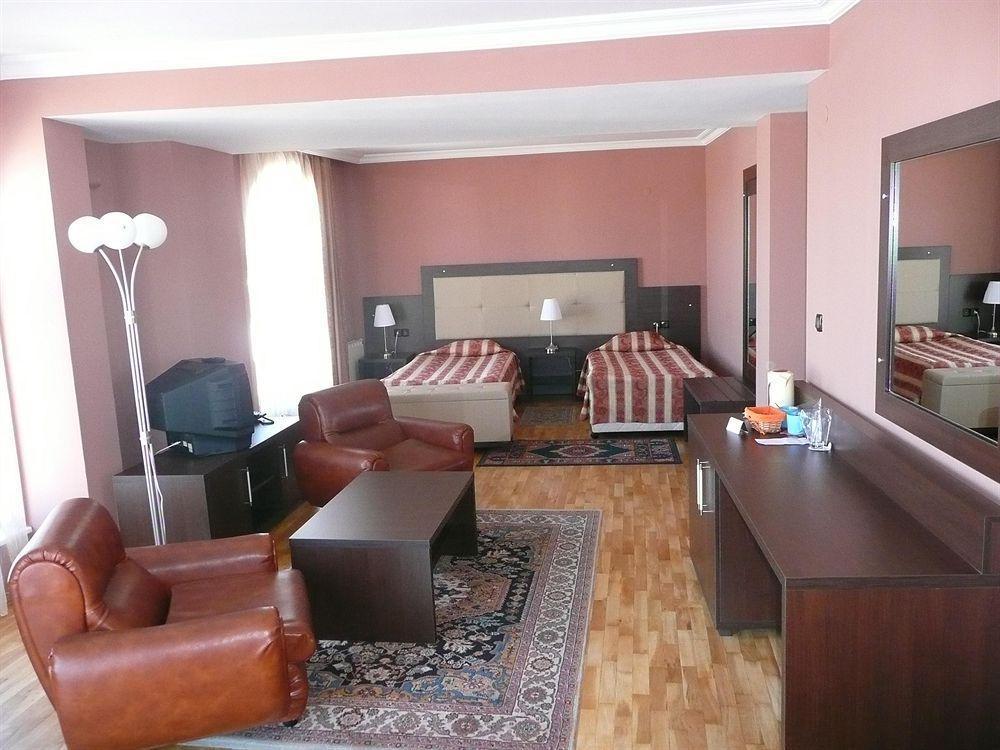 Consul 3*